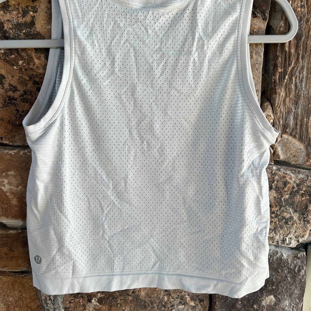 Lululemon Meshed white crop Small